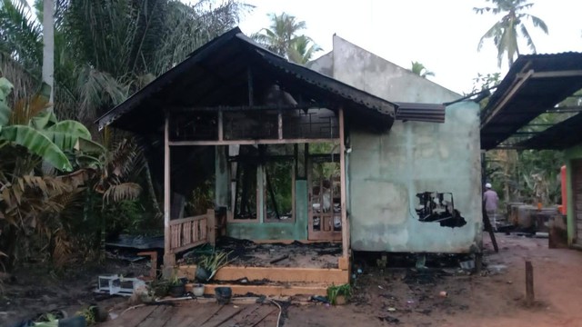 keadaan rumah Muhammad Amin, korban kebakaran di Desa Pasir Kecamatan Mempawah Hilir. Foto: Dok. Hi!Pontianak