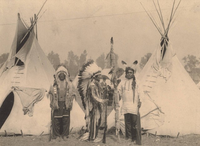 Ilustrasi foto suku indian penduduk asli Amerika. Sumber foto: Unsplash/Boston Public Library