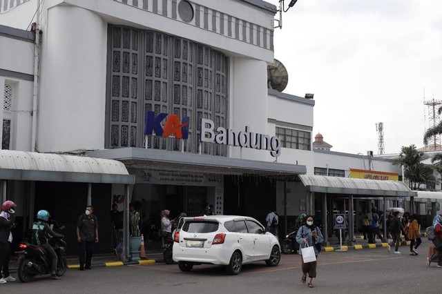 Suasana di Stasiun Bandung pada Sabtu (1/4/2023). Foto: Dok. Istimewa