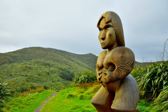 Ilustrasi patung suku maori. Sumber: Meg Jerrard/unsplash.com 