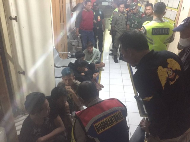 Remaja Pesta Miras di Malam Ramadan Diringkus, Polisi Sita Pil Koplo hingga Celurit