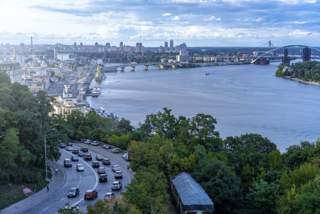 (Foto hanya ilustrasi) Mengenal Peta Ukraina. Sumber: Oleksandr Pidvalnyi/Pexels.com