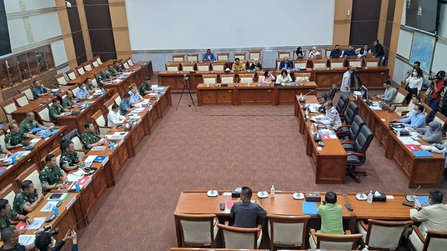 Rapat Komisi I dengan Panglima TNI Yudo Margono dan Wamenhan Herindra, Senin (3/4/2023). Foto: Annisa Thahira Madina/kumparan