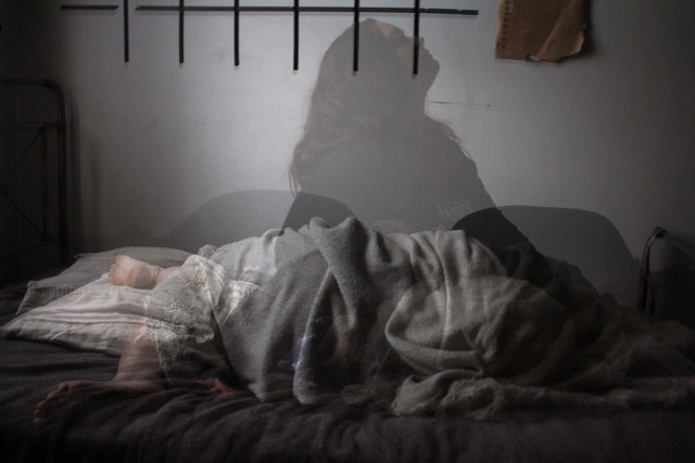 Ilustrasi Cara Mengatasi Insomnia demi Kesehatan. Foto: Unsplash/Megan Boekhorstthesequoialife