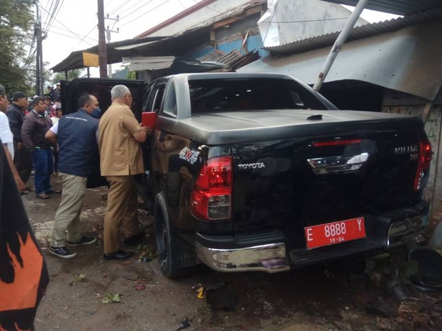 Mobil Dinas Bupati Kuningan Kecelakaan Foto: Dok. Istimewa