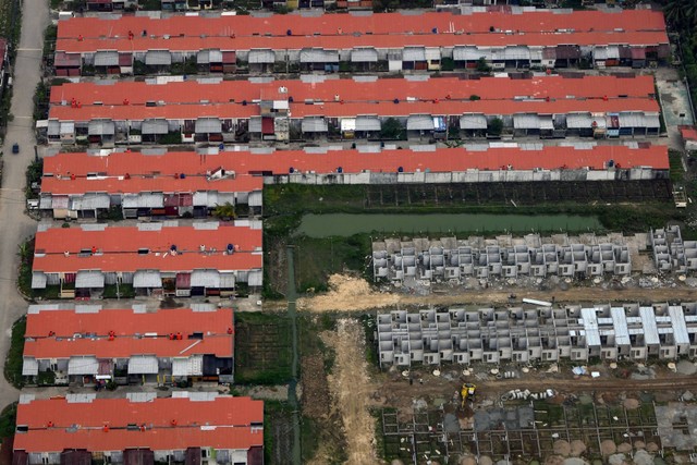 Foto udara sebuah kompleks perumahan yang sedang dibangun di Kabupaten Bekasi, Jawa Barat, Senin (3/4/2023). Foto: Aditya Pradana Putra/ANTARA FOTO