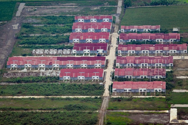 Foto udara sebuah kompleks perumahan yang sedang dibangun di Kabupaten Bekasi, Jawa Barat, Senin (3/4/2023). Foto: Aditya Pradana Putra/ANTARA FOTO