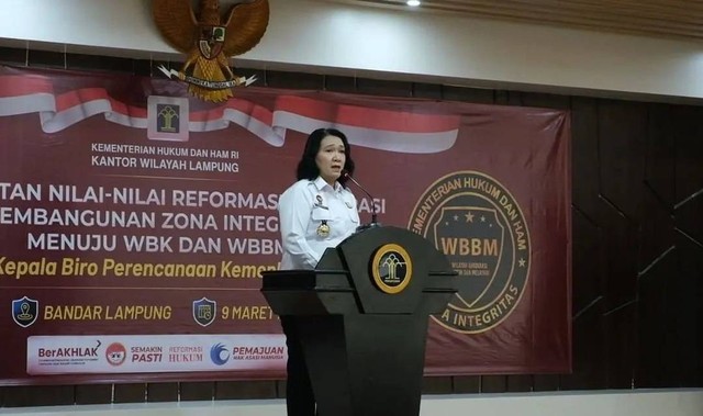 Kakanwil memberikan sambutan di Aula Kanwil Kemenkumham Lampung