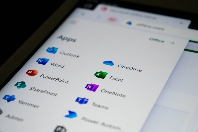 Cara Mengatur Spasi di Word untuk Dokumen yang Rapi. Foto: Unsplash/Ed Hardi.