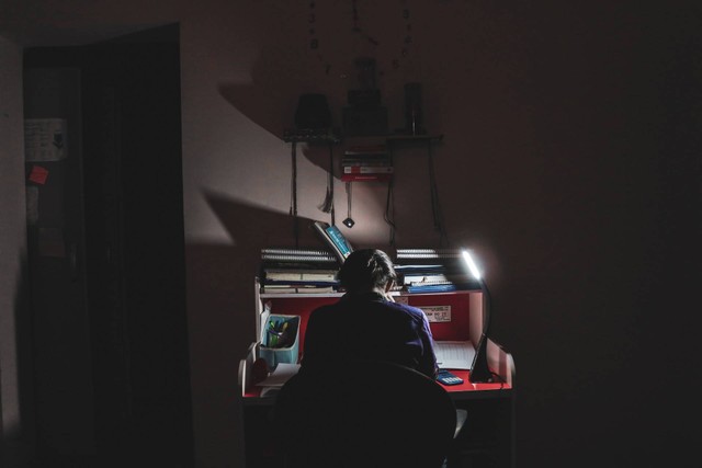 Ilustrasi Soal Ujian Sekolah Agama Islam Kelas 12 SMA 2023 (Foto: Ramsha Asad | Unsplash.com)