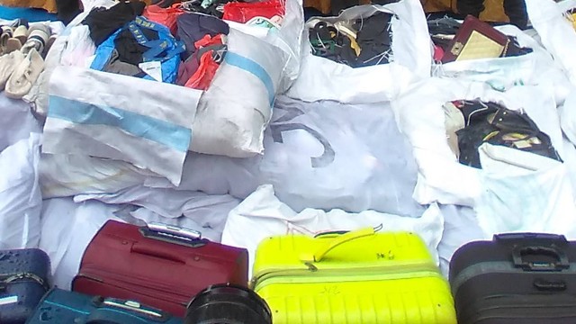 Sejumlah barang impor bekas yang dimusnahkan di Batam, Senin (3/4). Foto: Zalfirega/kepripedia.com