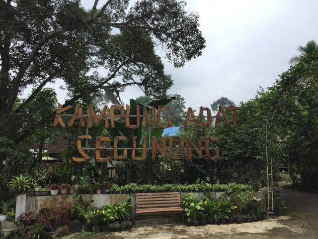 Kegiatan Mahasiswa Upnvjt di Kampung Adat Segunung Jombang Saat Studi Independen