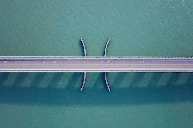 Ilustrasi jembatan Suramadu. Sumber foto: Josh Sorenson dari Pexels