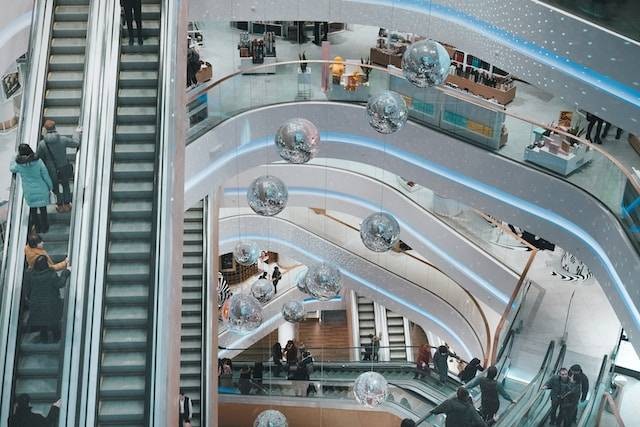 Ilustari mall di Senopati. Sumber: Unsplash/Viktor Bystrov