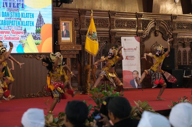 Tari-tarian yang menghiasi perayaan Dharma Santi Nyepi di Pendopo Pemerintah Kabupaten Klaten, Rabu (05/03). Foto: Dok. Istimewa