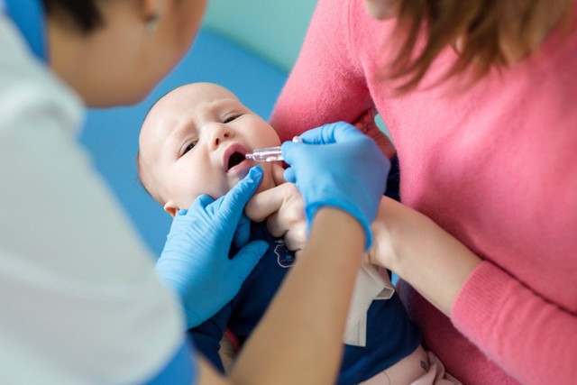 Ilustrasi vaksin polio anak. Foto: Gorloff-KV/Shutterstock