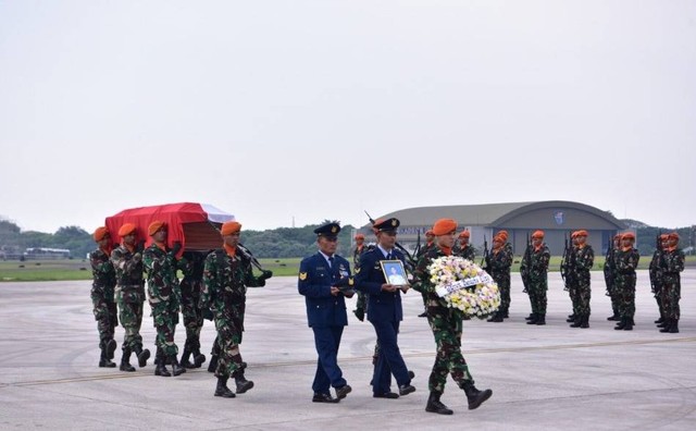 Upacara Pemakaman Sertu Agung Dwano Karisma, prajurit Kopasgat. Foto: Dok. tni-au