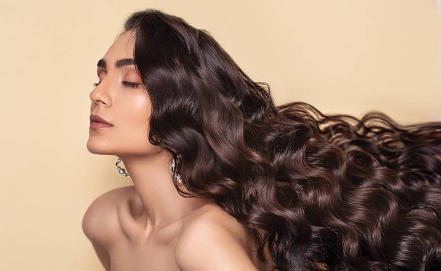 Ilustrasi Cara agar Rambut Tidak Mengembang. Foto: Unsplash.