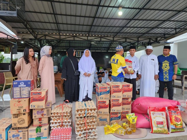 IMI Sultra berbagi di pesantren Kendari. Foto: Istimewa