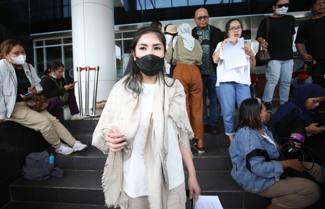 Artis Nindy Ayunda saat ditemui di Lembaga Perlindungan Saksi dan Korban (LPSK), Jakarta, Kamis, (6/4/2023). Foto: Dok. Agus Apriyanto