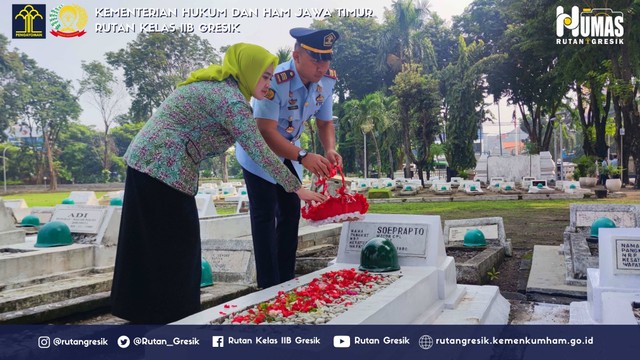 Rutan Gresik Ikuti Upacara Tabur Bunga di Taman Makam Pahlawan Surabaya