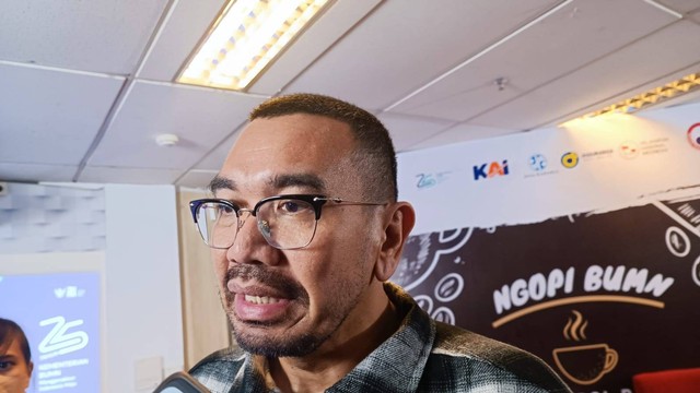 Staf Khusus III Menteri BUMN, Arya Sinulingga saat ditemui dalam acara Ngopi BUMN di Synergy Lounge Kementerian BUMN, Kamis (6/4/2023). Foto: Ghinaa Rahmatika/kumparan