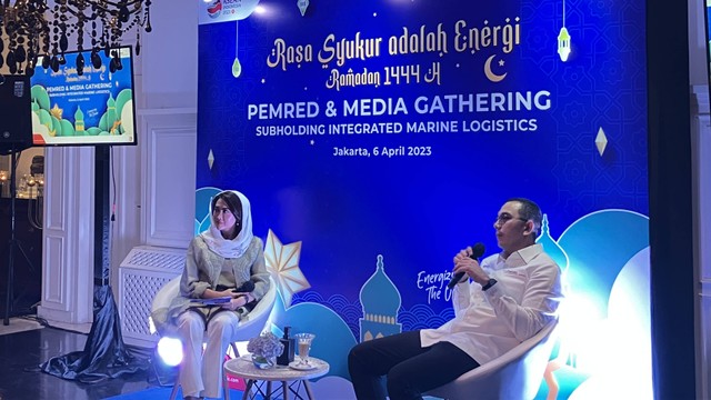 Direktur Utama PT Pertamina International Shipping (PIS) Yoki Firnandi dalam media gathering di Rumah Imam Bonjol, Jakarta, Jumat (6/4) malam. Foto: Ema Fitriyani/kumparan