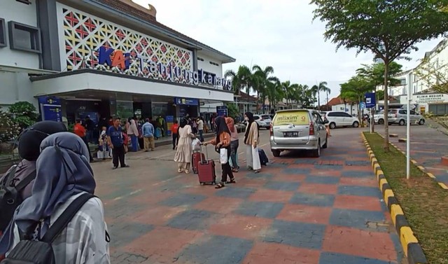 Stasiun Kereta Api Tanjungkarang, Bandar Lampung. | Foto : Galih Prihantoro/ Lampung Geh