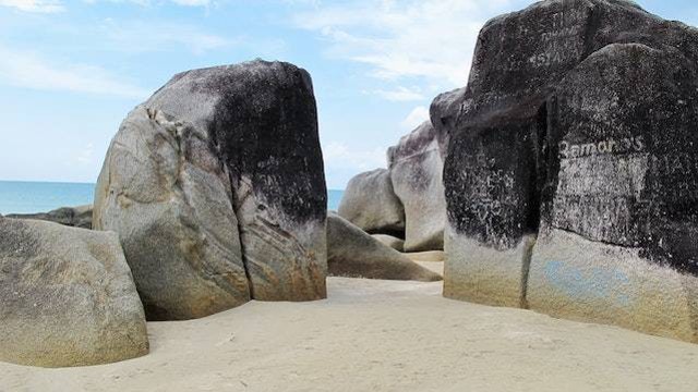 Ilustrasi Pantai Tanjung Tinggi. Sumber foto: Ruben Sukatendel dari Pexels