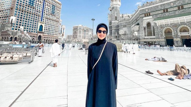 Nia Ramadhani umrah saat Ramadhan. Foto: Instagram/@ramadhaniabakrie