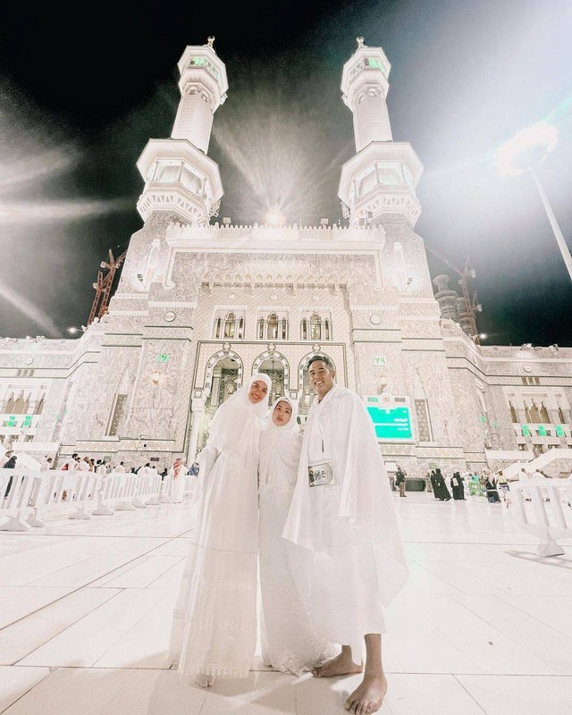 Nia Ramadhani umrah saat Ramadhan. Foto: Instagram/@ramadhaniabakrie