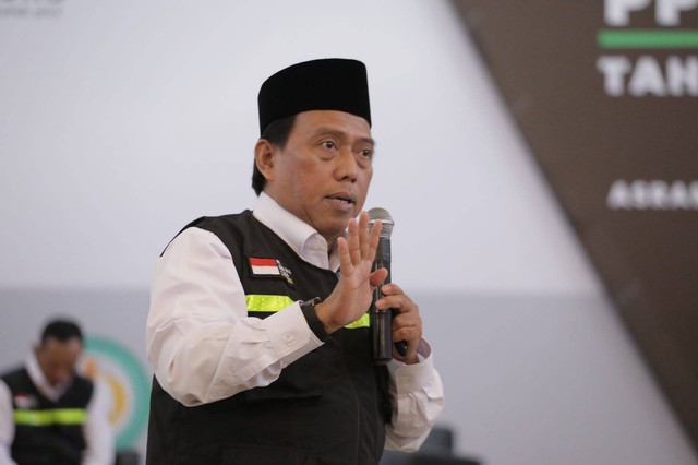 Direktur Bina Haji Kemenag Arsyad Hidayat saat memberikan materi kepada petugas PPIH Arab Saudi di Asrama Haji, Pondok Gede, Jakarta Timur. Foto: Dok. Kemenag