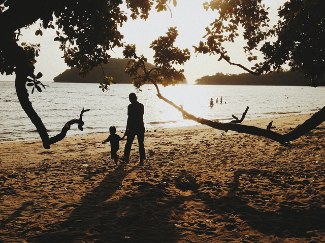 Ilustrasi pantai di Kalimantan Barat. Sumber: unsplash.com.