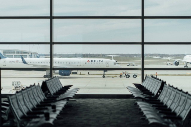 Ilustrasi foto bandara di Kalimantan Timur. Sumber foto: Unsplash
