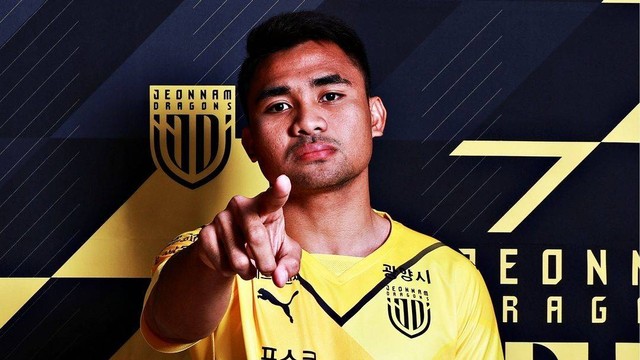 Asnawi Mangkualam dalam balutan seragam kandang klub K-League 2, Jeonnam Dragons. Foto: Instagram/@jeonnamdragons_fc