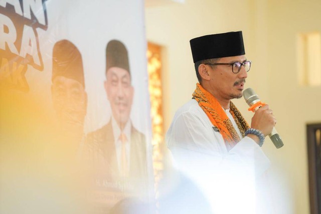 Menparekraf Sandiaga Uno penuhi undangan PKS untuk santunan anak yatim piatu di STE SEBI, Kabupaten Bekasi, Sabtu (8/4/2023). Foto: Dok. Istimewa