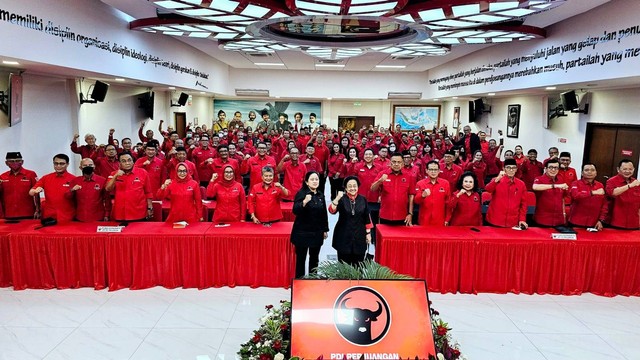 Ketum PDIP Megawati Soekarnoputri memberikan pembekalan kepada anggota Fraksi PDIP di DPR RI, Jakarta. Foto: PDIP