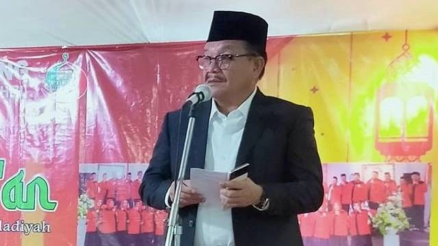 Wali Kota Bitung, Maurits Mantiri saat menghadiri peringatan Nuzulul Quran di Pateten Satu.