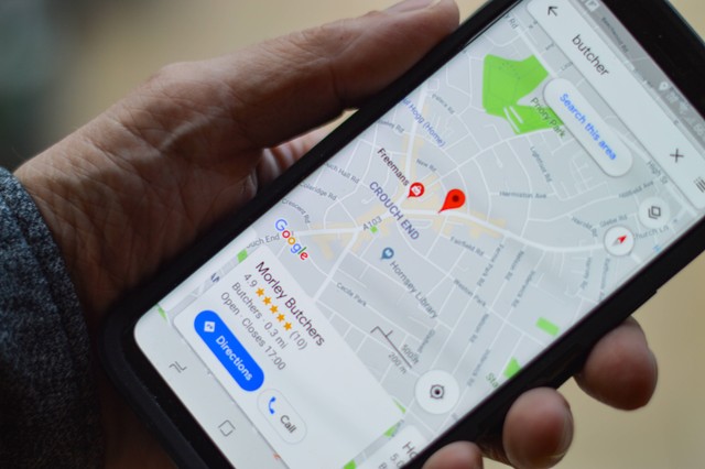 Cara Mencari Stasiun Terdekat di Google Maps Paling Mudah. Foto: Unsplash/henry perks.