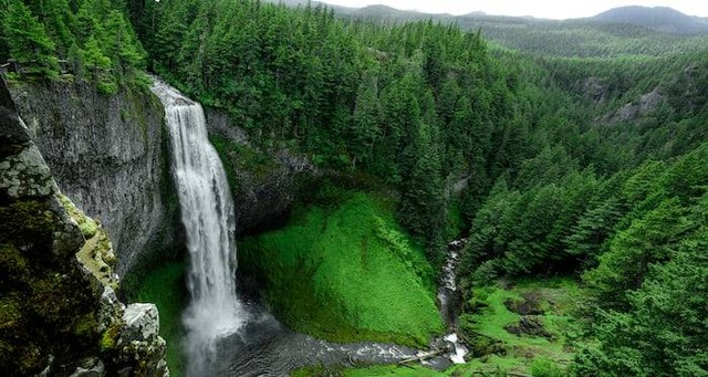 Ilustrasi Curug Barong. Sumber: unsplash.com/Nathan Anderson