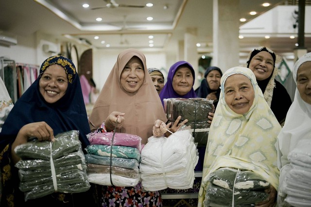 Sutarmidji Serahkan Bantuan 1 Ton Beras untuk Pesantren Ushuluddin Singkawang (1)