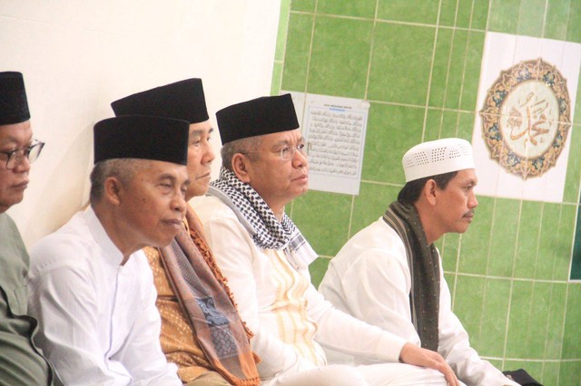 Sutarmidji Serahkan Bantuan 1 Ton Beras untuk Pesantren Ushuluddin Singkawang (3)