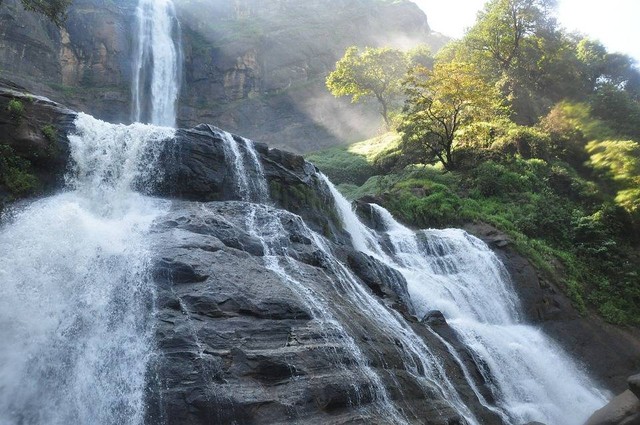 Ilustrasi curug parigi - Sumber: https://pixabay.com/id/users/rinaagtiana-4234564/