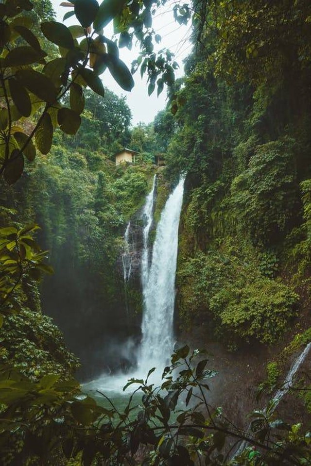 Curug Sibedil. Gambar hanya ilustrasi. Sumber: Pexels/Oliver Sjöström
