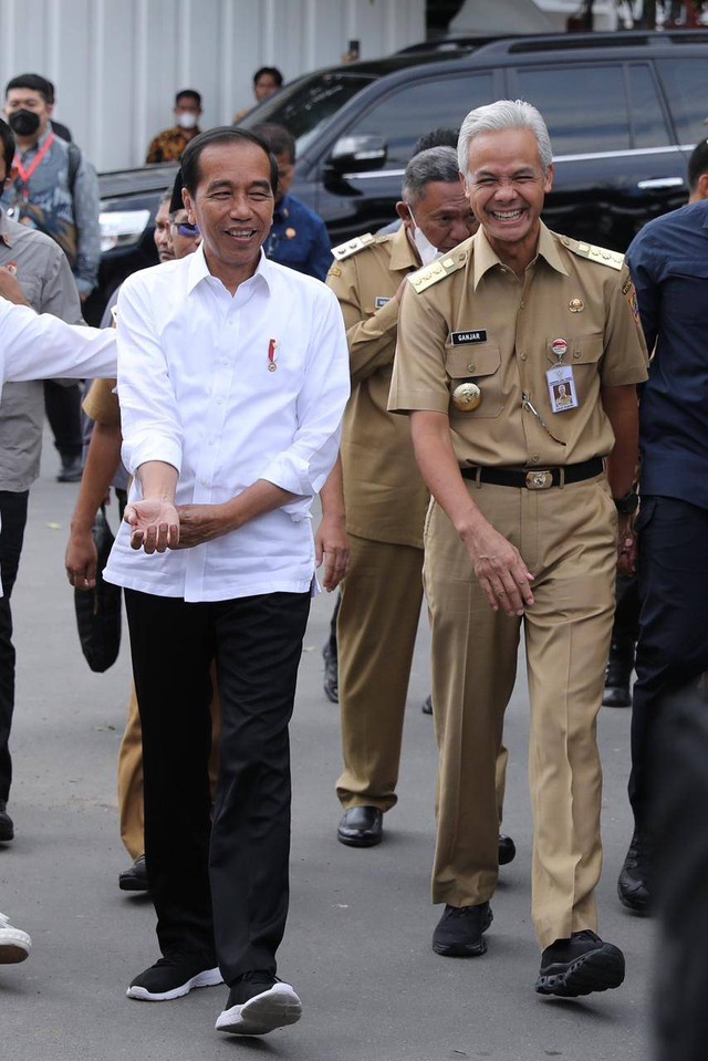 Presiden Jokowi ditemani Gubernur Jateng Ganjar Pranowo meninjau Pasar Selo dan Pasar Cepogoh di Kabupaten Boyolali, Senin (10/4/2023). Foto: Dok. Istimewa