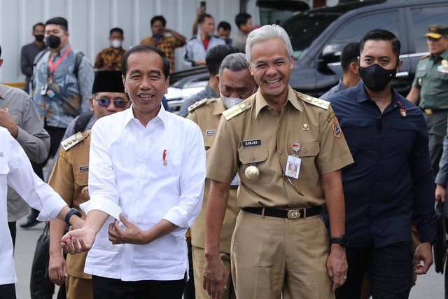 Presiden Jokowi ditemani Gubernur Jateng Ganjar Pranowo meninjau Pasar Selo dan Pasar Cepogoh di Kabupaten Boyolali, Senin (10/4/2023). Foto: Dok. Istimewa