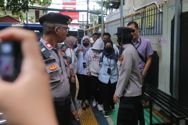 AG tiba di PN Jakarta Selatan, Jakarta, Senin (10/3).  Foto: Iqbal Firdaus/kumparan