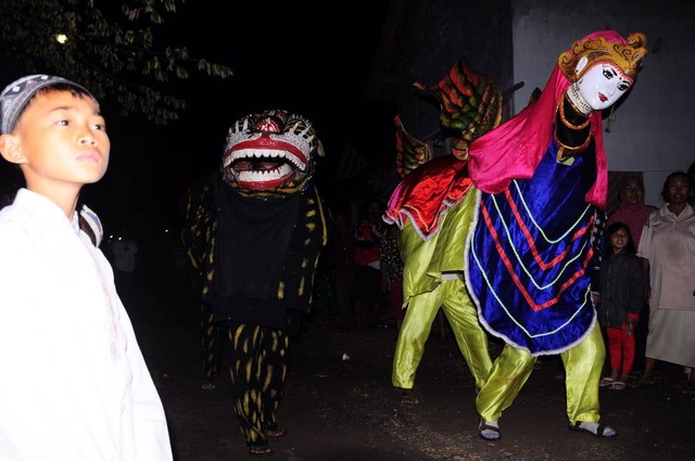 Tradisi buraq dilakukan masyarakat di Pakijangan, Brebes. Foto: Akrom