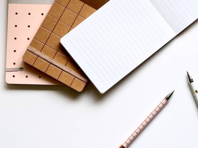 Ilustrasi Contoh Soal Ujian Sekolah Bahasa Indonesia Kelas 9, Foto Unsplash Jess Bailey