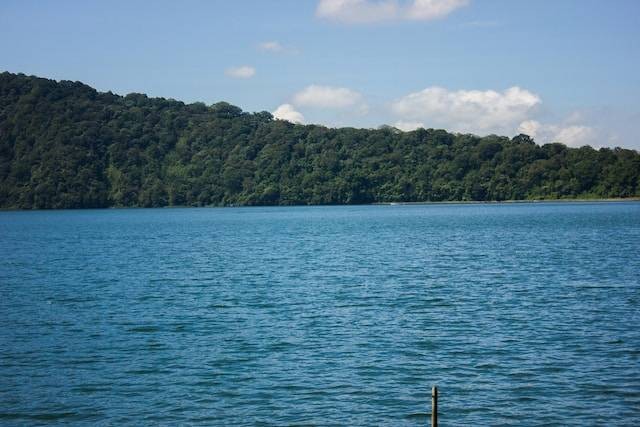 Danau Biru Singkawang, Foto Hanya Ilustrasi: Unsplash/mahdiya aqila